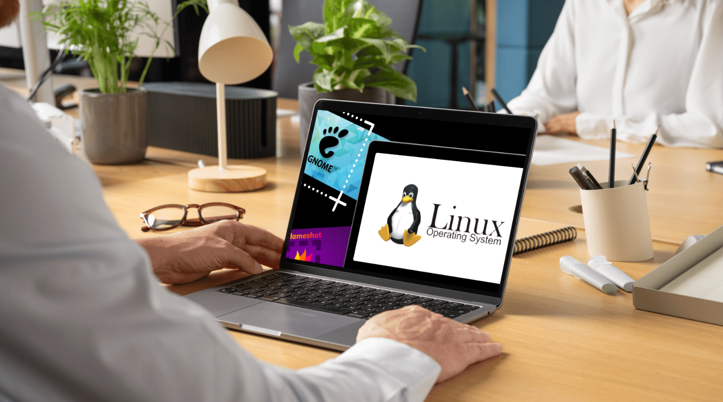 Linux Snipping Tool is displayed on the laptop